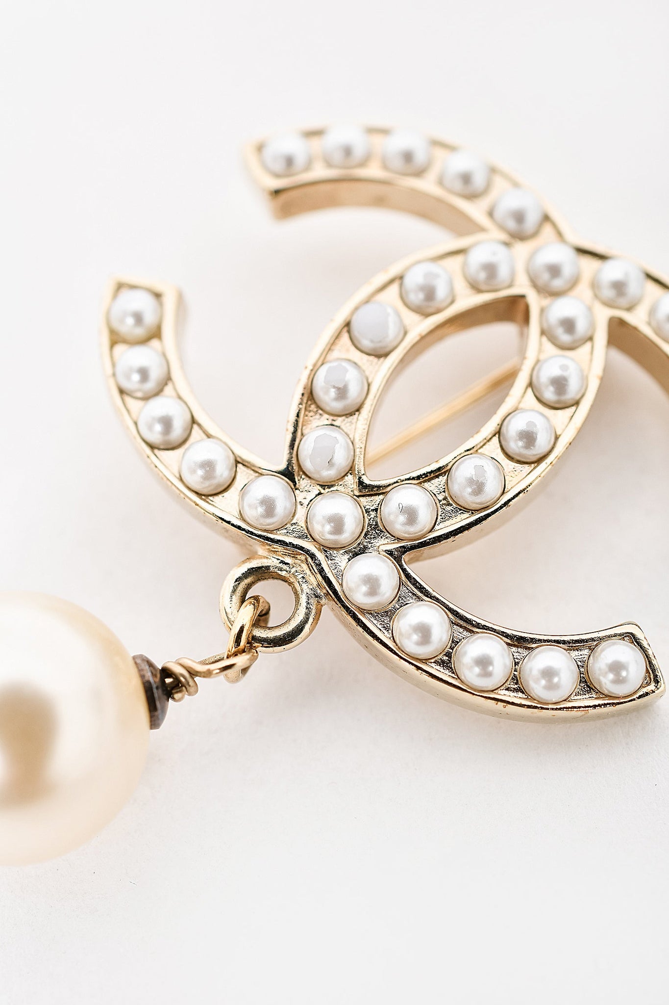 Sell & More Promotion ServicesChanel CC gold pearl brooch with