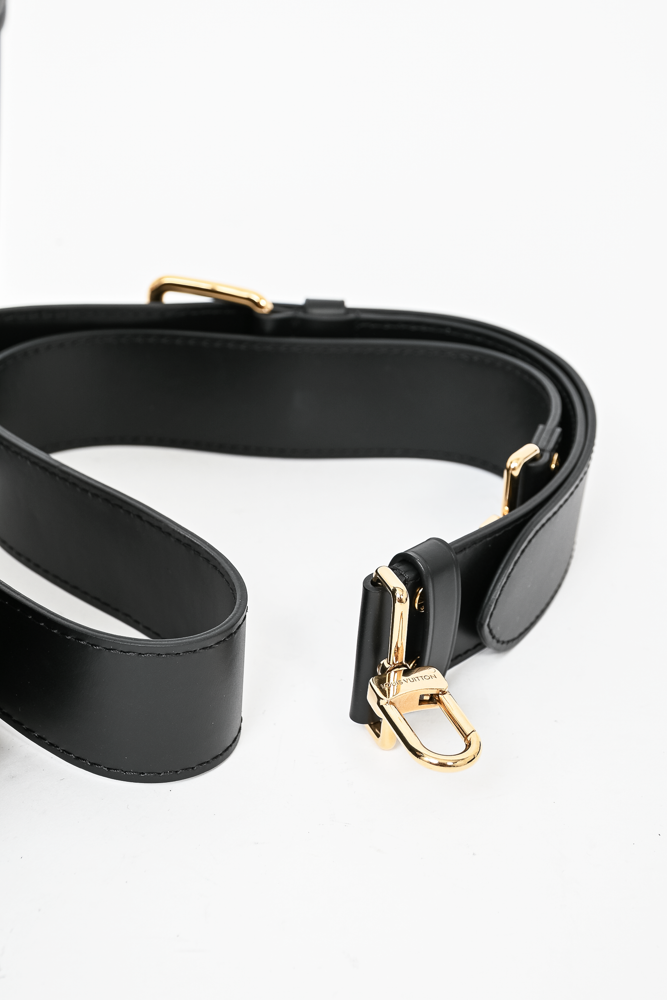 Louis Vuitton 2021 Black Epi Leather Papillon Trunk Bag w/ Chain and L –  Mine & Yours