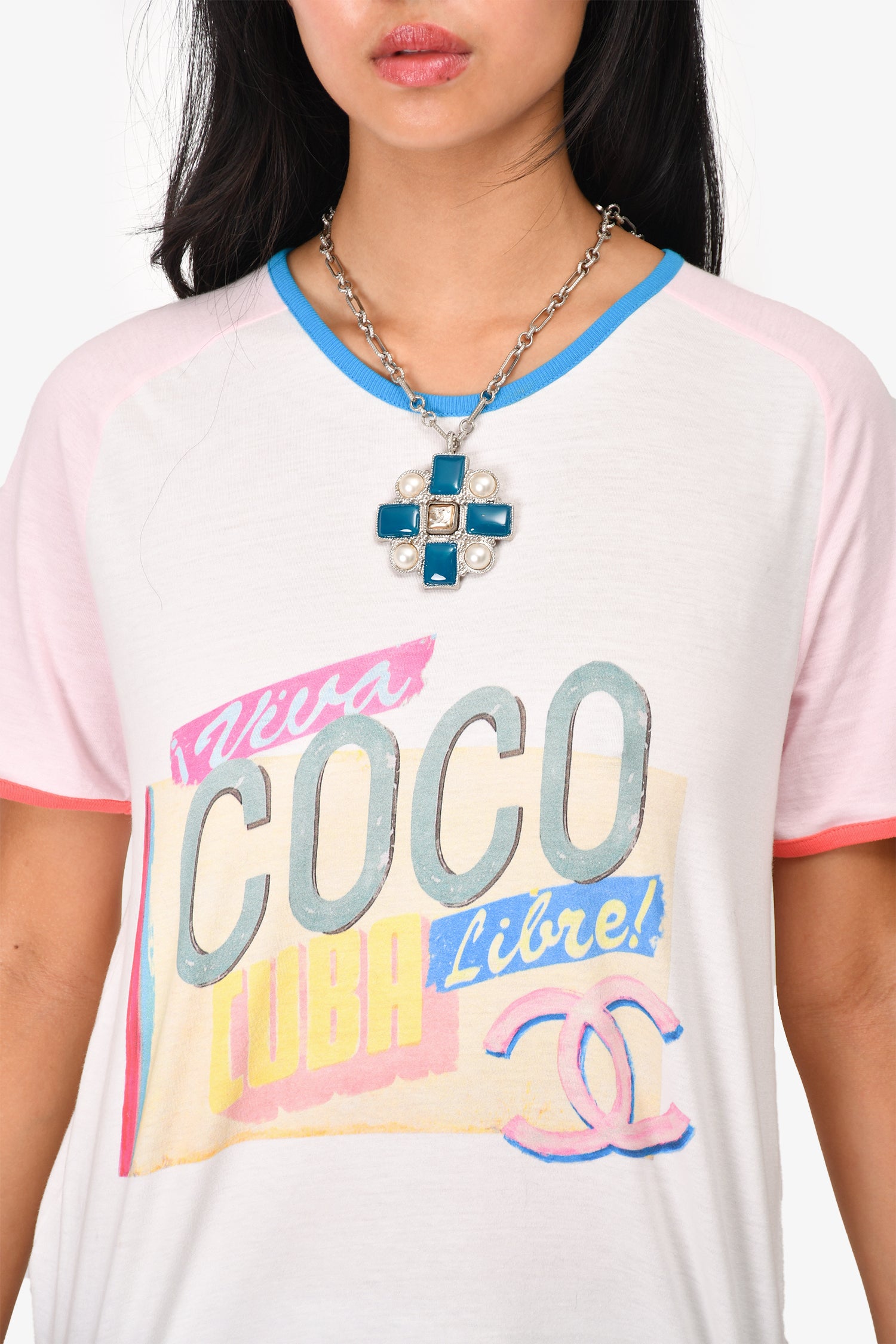 Pre-Loved Chanel™ 2017 White Cotton 'Viva Coco Cuba Libre' T-Shirt Siz –  Mine & Yours