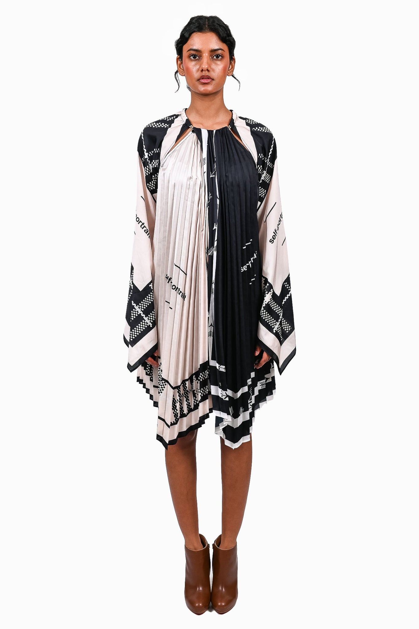 Self Portrait Ivory Black Pleated Chain Detail Midi Dress est sz S
