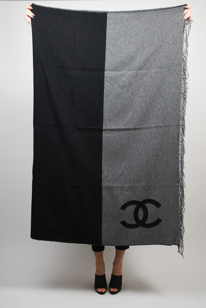 Louis Vuitton Grey/Black Wool/Cashmere Limited Edition Astronaut Satellite  Blanket